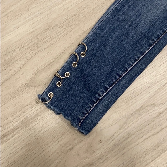 Denim jeans with chain link hem - Picture 2 of 5